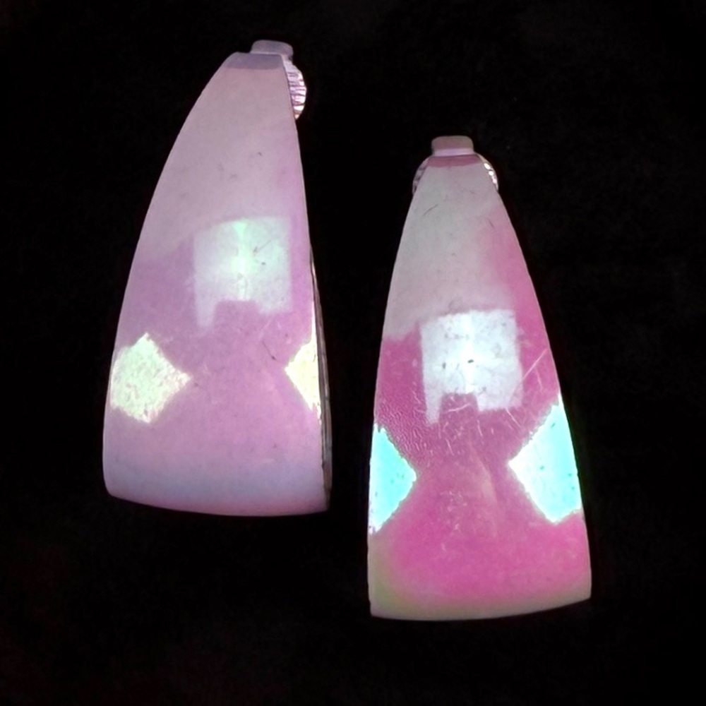 Vintage lightweight, pinkish, purple clip on earrings - Picture 4 of 6